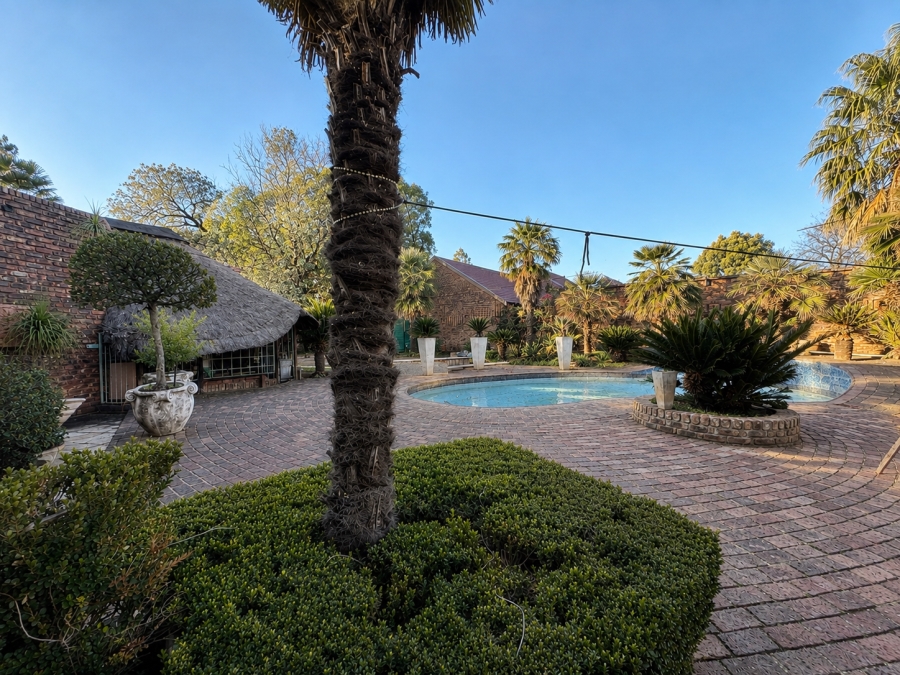 5 Bedroom Property for Sale in Van Der Hoff Park North West